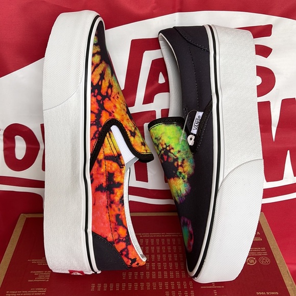 Vans Classic Slip-0n
Paradoxical Black/Multi
VNOA7Q5RBML
WMNS Platforms - Picture 12 of 16